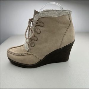 Sugar Mina Fur Lined Bootie Size 7.5 M Beige Tan Heeled Wedge Ankle Boot Shoe